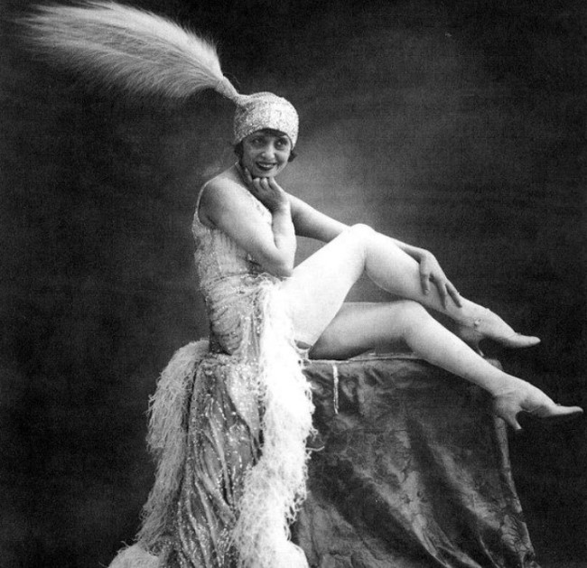 Mistinguett Burlesque Dancer