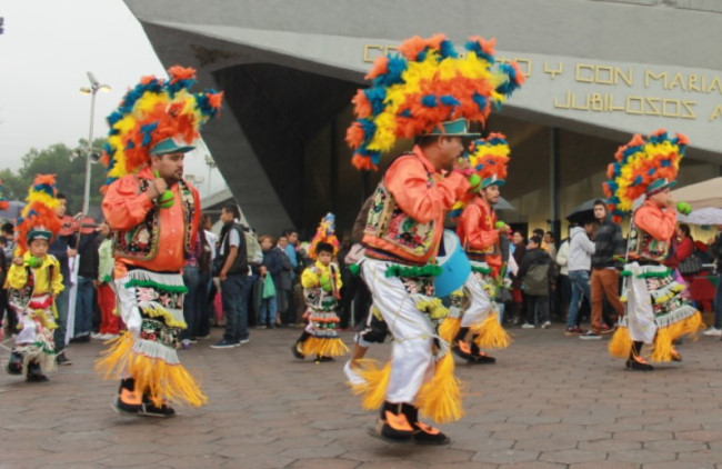 people dancing in mexico