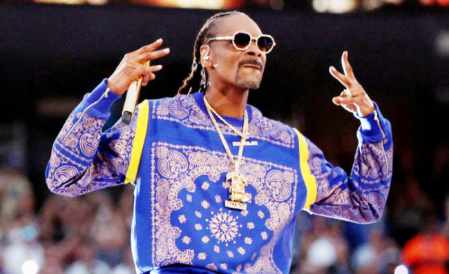 Snoop Dogg - famous rapper performed Crip Walk Dance