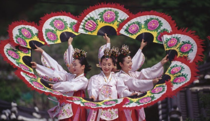 traditional fan dance