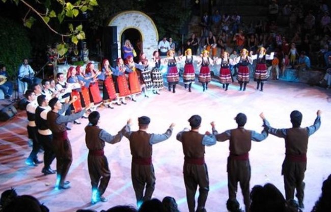 Kalamatianos & Syrtos dance