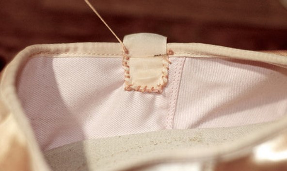 how to sew pointe shoes