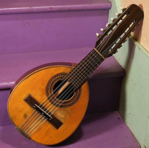 Bandurria instrument