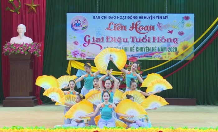 Vietnam Fan dance