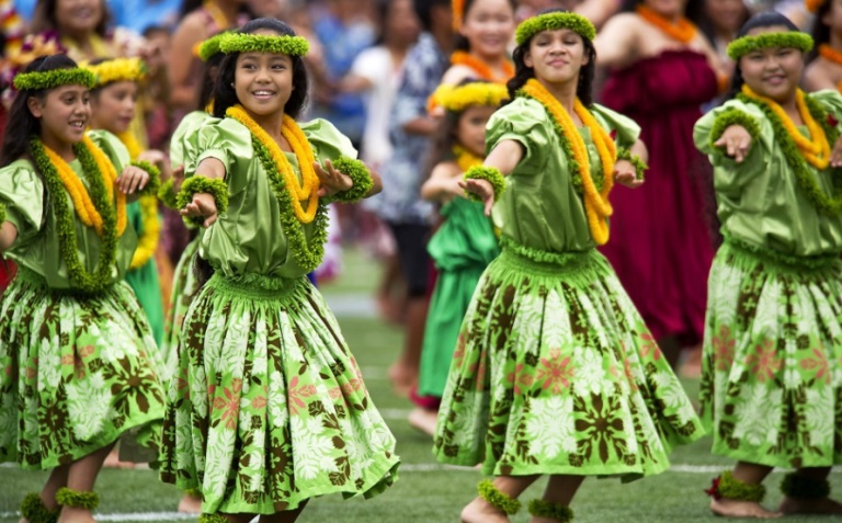 Hula Kahiko - Traditional Hawaiian Dance