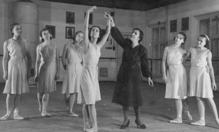 Agrippina Vaganova teachs her ballet dancers